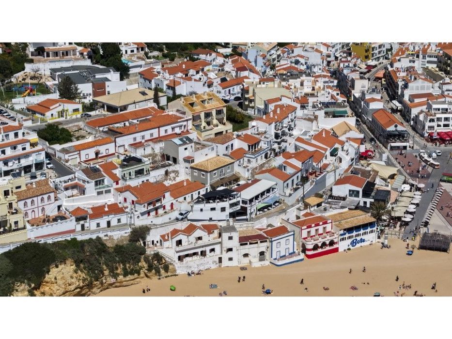 Prédio em Propriedade Total com 4 Frações T0 | Carvoeiro | Alojamen...