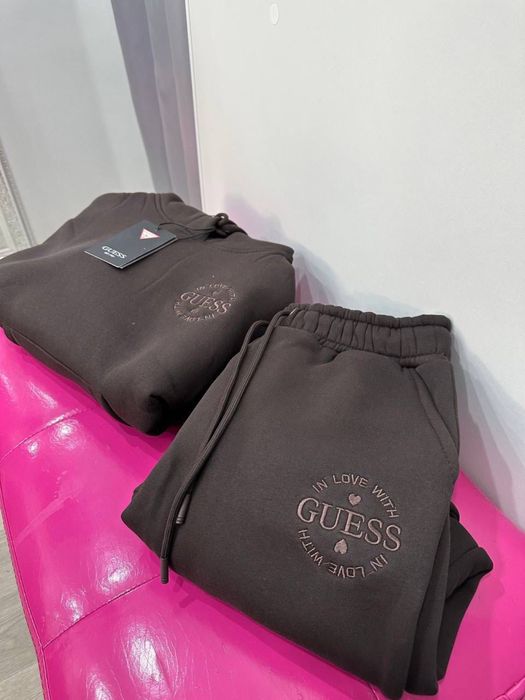 Шоколадний спортивний костюм Guess