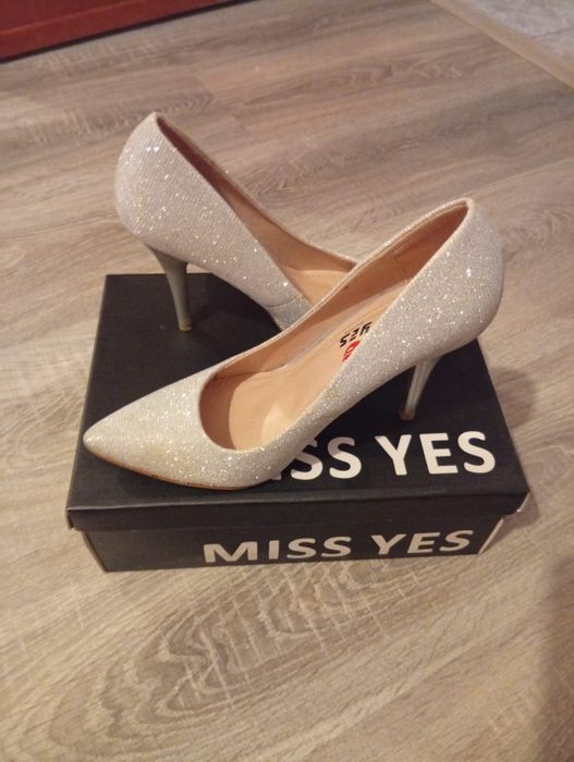 Sapatos salto alto 36