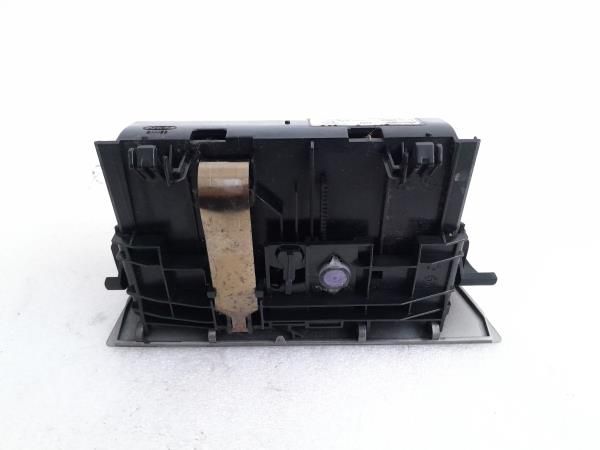 Cinzeiro FORD Focus II (DA_)