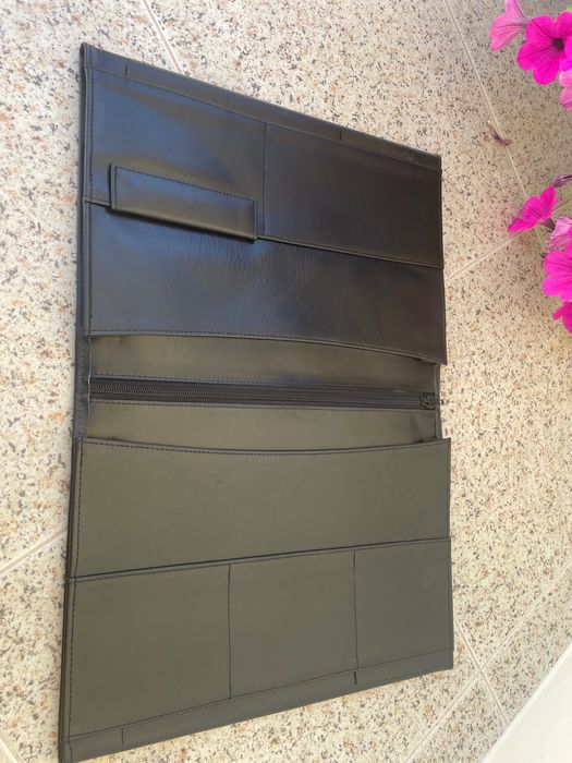 Capa de traje académico em pele