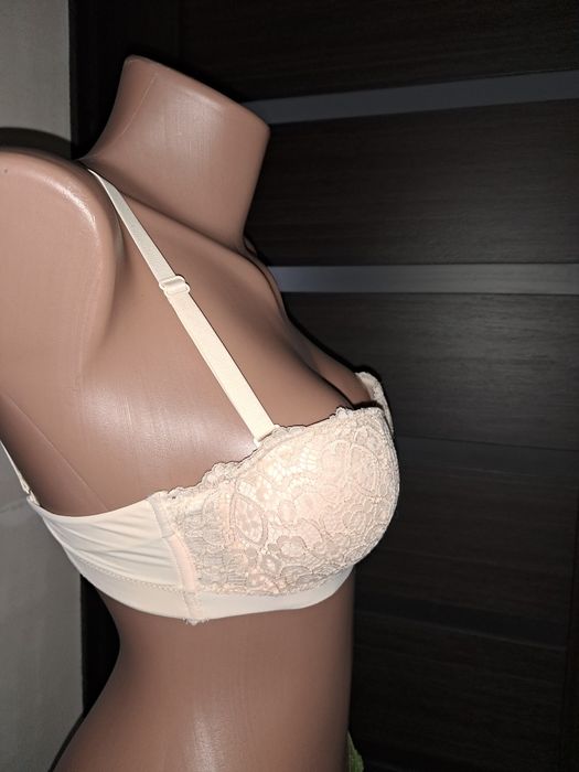 Бюстгалтер балконет