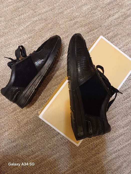 Продам кросівки шкіряні  Michael Kors  41 р.27 см