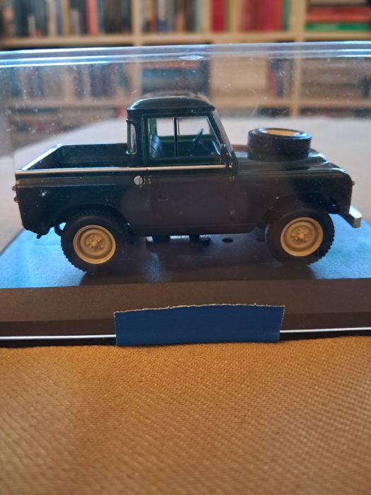 Land Rover pickup 1:43