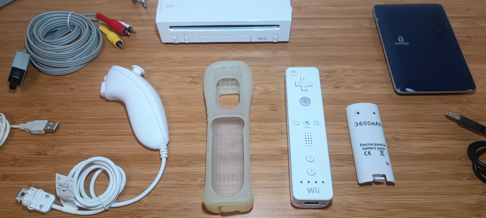 Consola Nintendo Wii Branca c/ 176 Jogos + EXTRAS