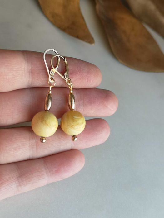 kolczyki z białym bursztynem