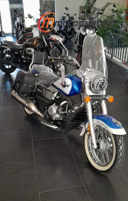 UM Renegade Classic Deluxe 125 E5