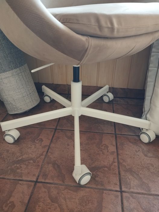 Fotel obrotowy SKRUVSTA Ikea
