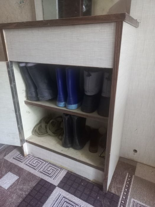 Прихожа. Прихожка. Передпокій. Тумбочки.  Вішалка