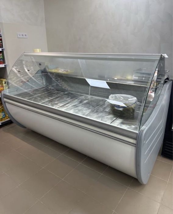 Холодильна вітрина б/у з холодильною камерою 2м