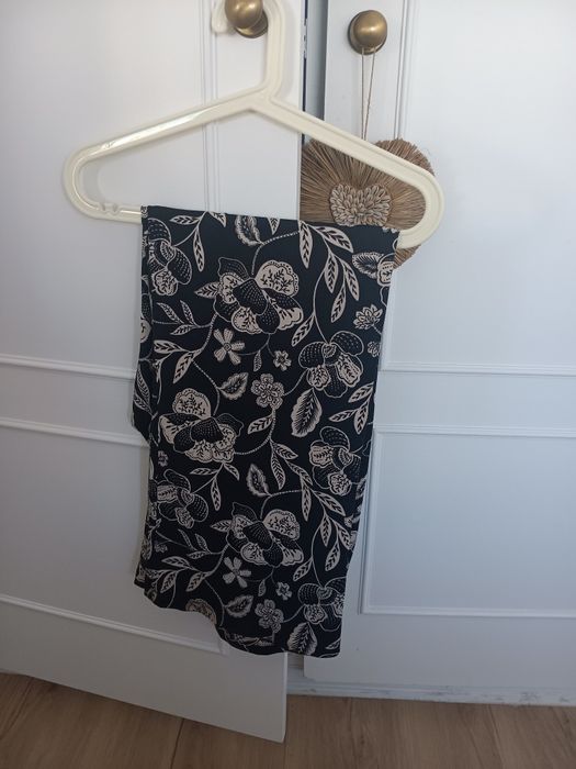 Calças  M sfera colection usadas uma vez
Tecido tipo malha de seda
El