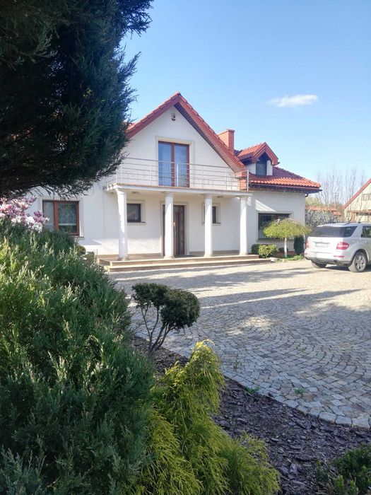 Wyjątkowy dom w stylu dworku polskiego | 298 m² | działka 2070 m² | 2 680 000