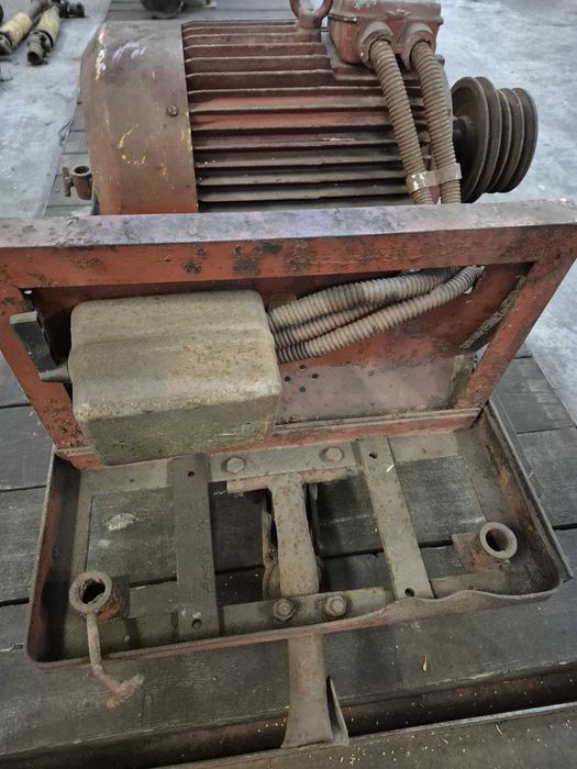 Silnik elektryczny trójfazowy 15 kW na wózku