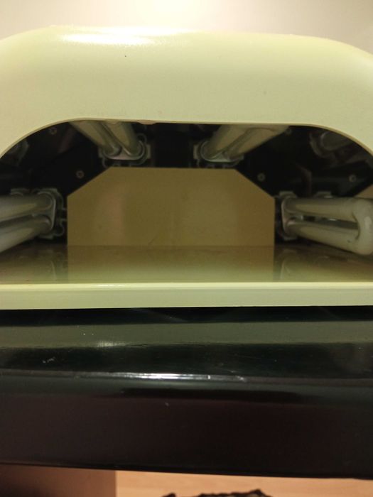 Lâmpada UV para secagem e desinfecção de unhas