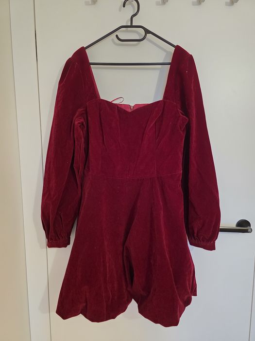 Sukienka czerwona welurowa Mohito 42