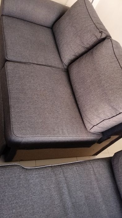 Sofá cama  cinzento com chaise longue e arrumação
