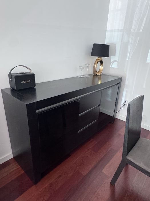 Mesa de Jantar extensível com apararador e estante