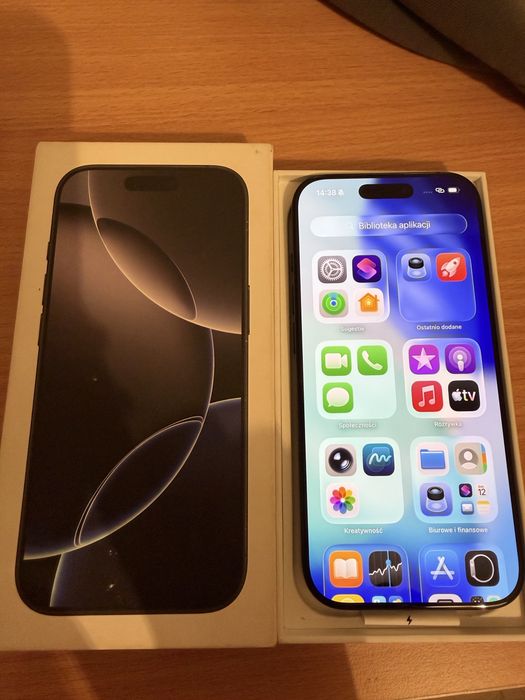 Nowy iPhone 16 Pro 128 GB w kolorze Black Titanium (czarny tytan)