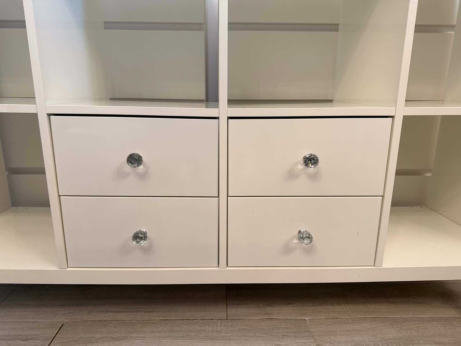 Elegancka komoda w połysku + 4 szuflady
