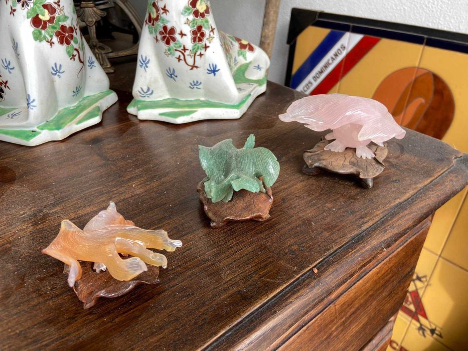 Conjunto de 3 carpas exóticas esculpidas em pedras semi-preciosas