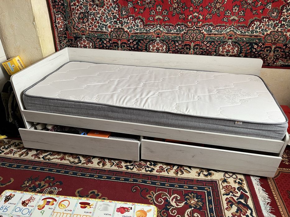 Продам дитячу кровать з матрасом