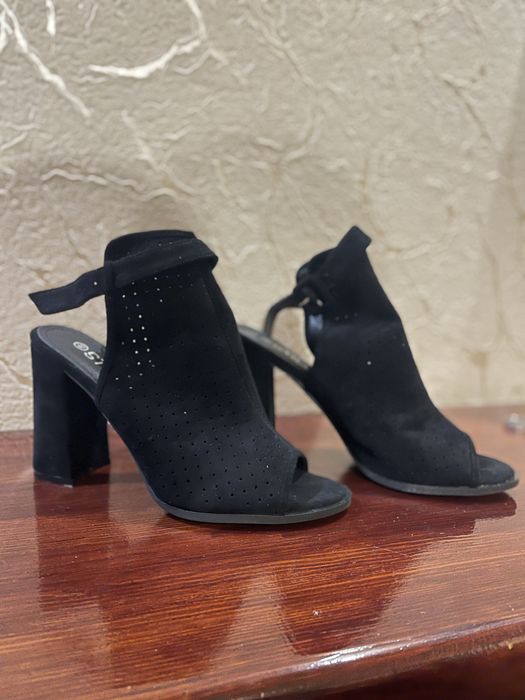 Жіночі босоніжки