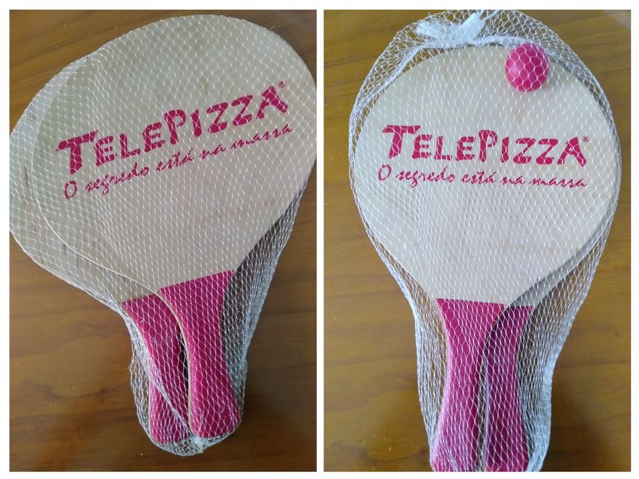 Raquetes de praia Telepizza, ainda embaladas.
