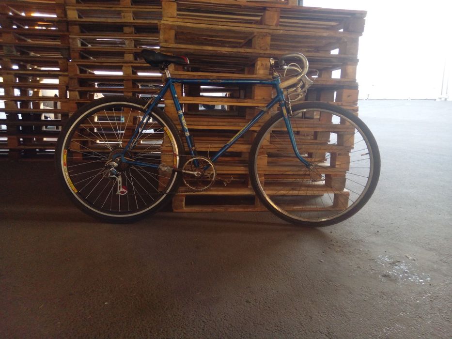 Спутник на продажу 3200