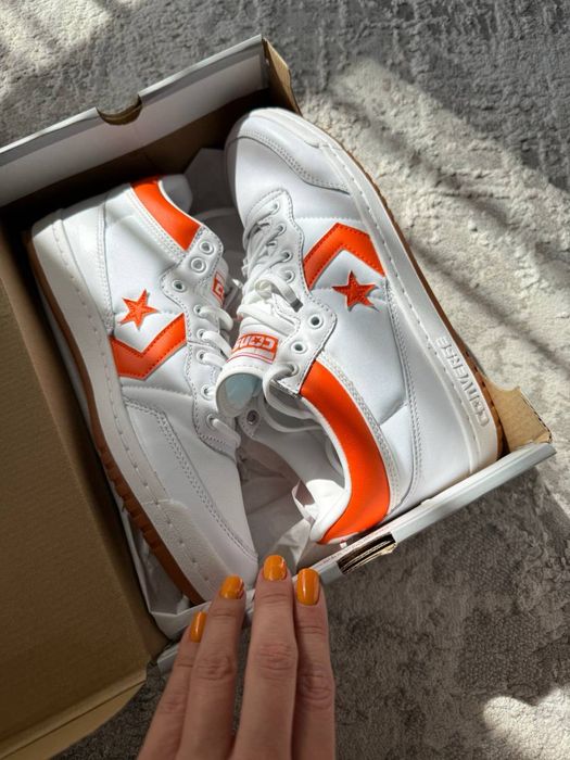 Кели Converse нові