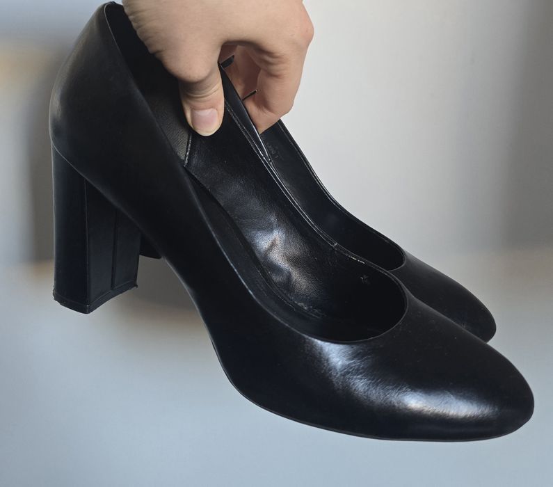 Czarne buty na obcasie - Deichmann