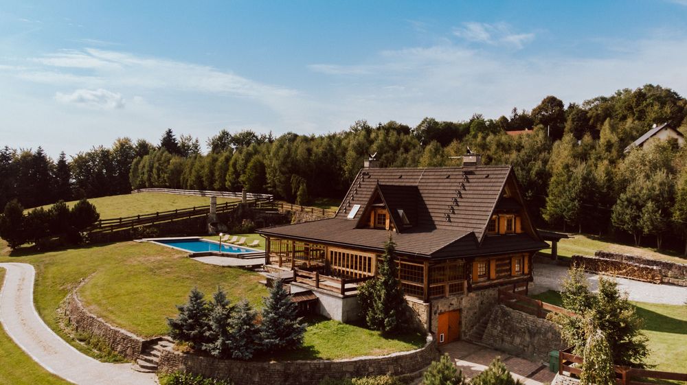 Willa z bali dom na wynajem w górach Beskid Mały sauna, basen, jacuzzi na wyłączność Kocierz Rychwałdzki