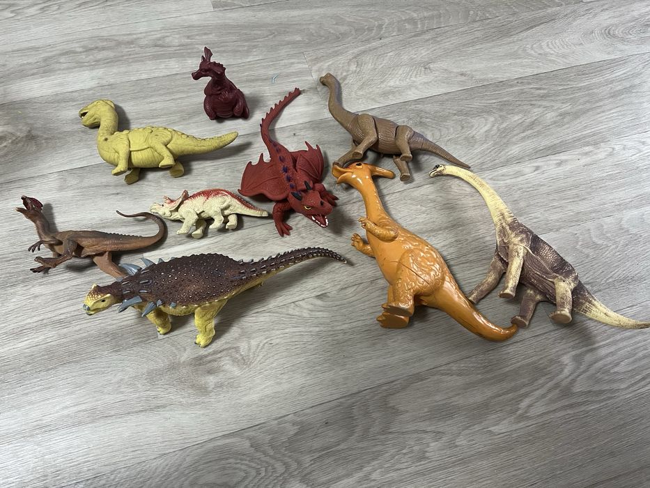Динозаври різних розмірів