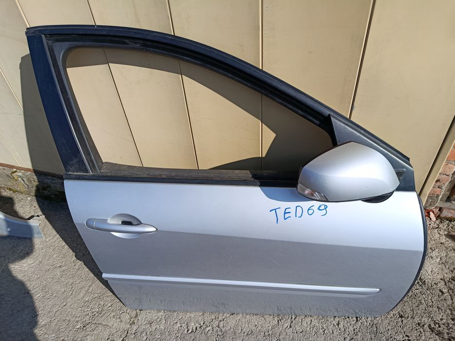Двері передні праві код фарби TED69. Renault Laguna III (08-15)