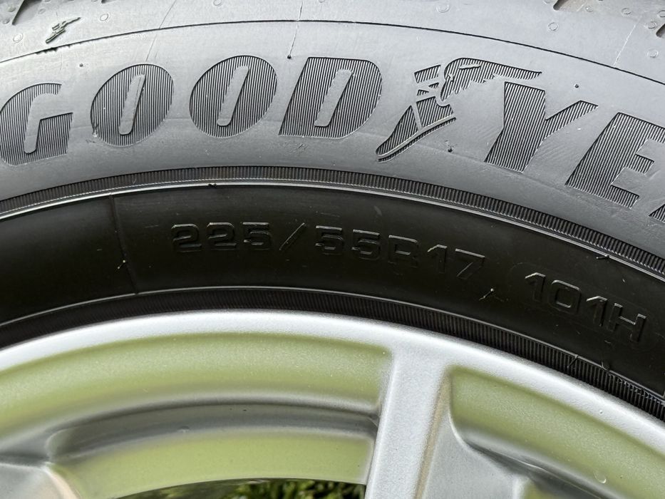 Комплект коліс BMW R17 з новими зимовими шинами Goodyear