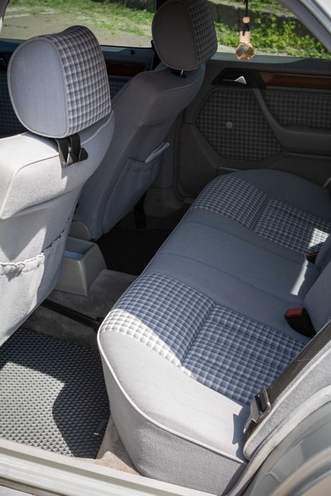 Mercedes-Benz E-Class 1993