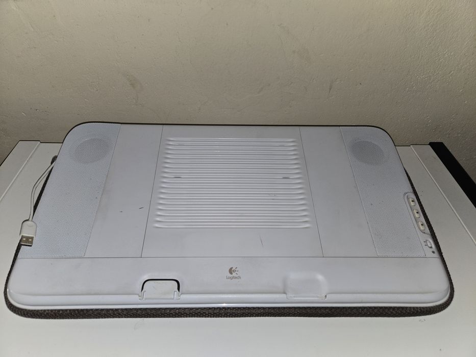 Podstawka chłodząca Logitech Speaker Lapdesk N700