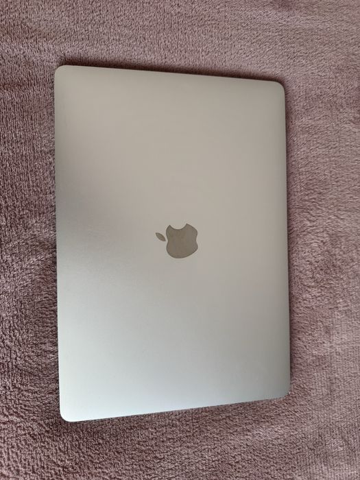 MacBook Pro 13 2019 / i5 2.4GHz / 16GB RAM / 256SSD / Retina A1989