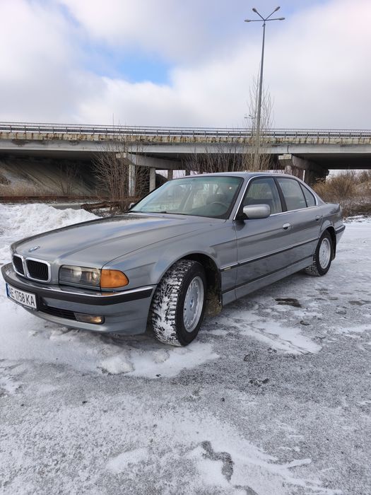 BMW 728 шикарный автомобиль