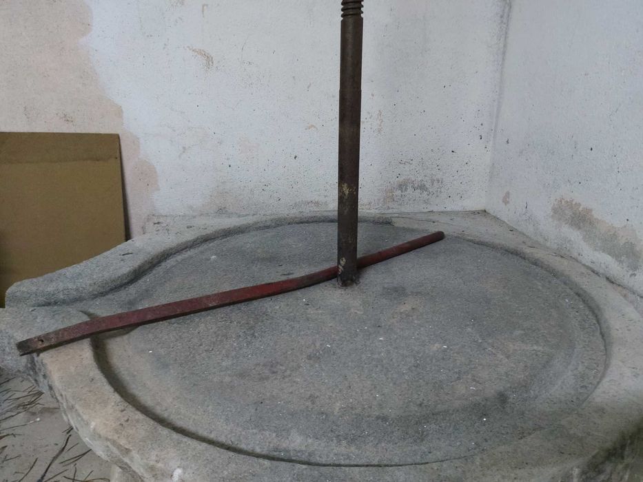 Prensa de vinho, manual e em pedra