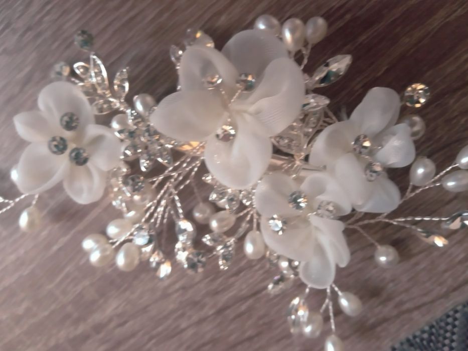 Nowa  ślubna ozdoba do włosów