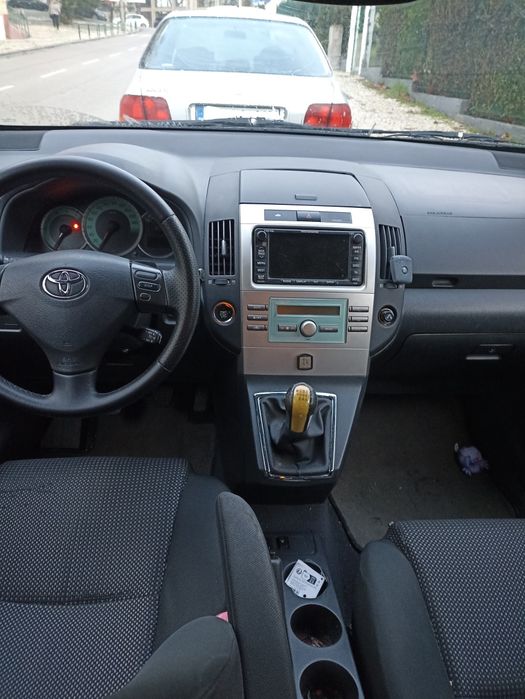 Toyota Corolla Verso 7 lugares 177 cv