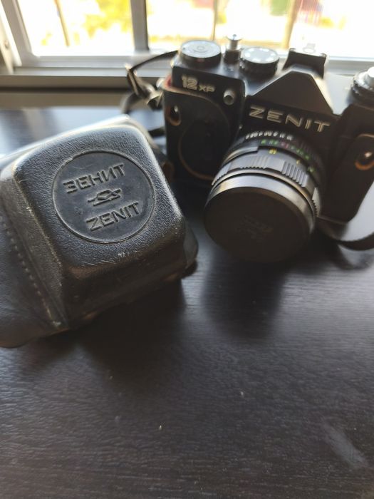 Máquina Fotográfica Analógica Zenit 12XP com Lente Helios 44M-4 (Vinta