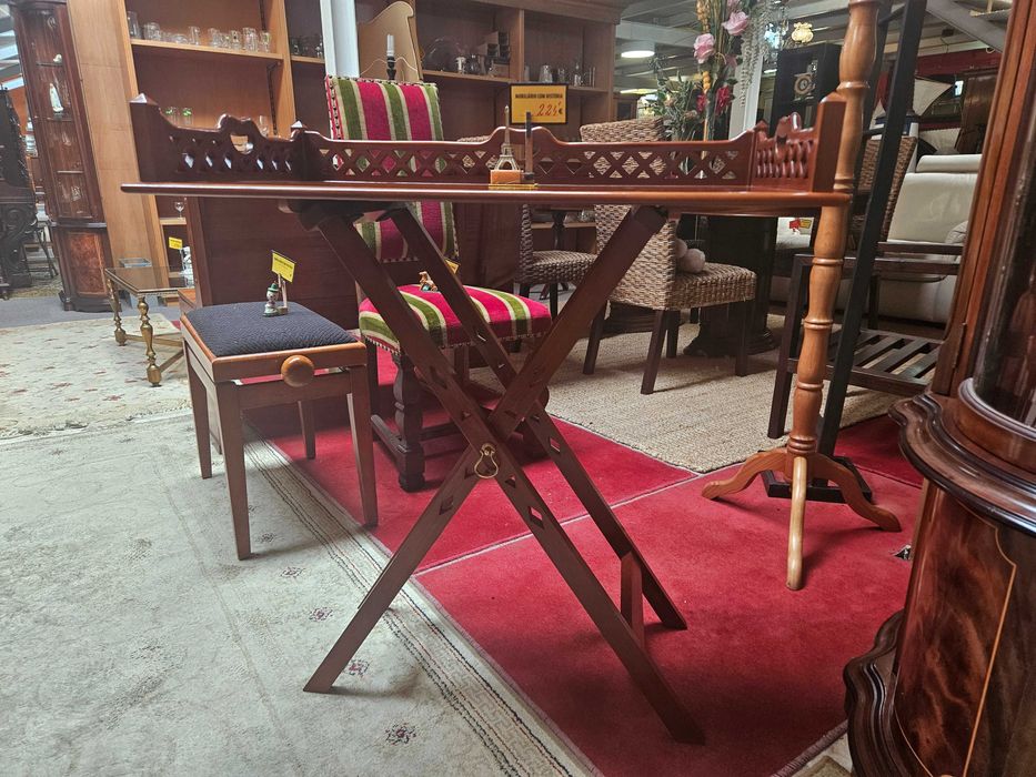 Mesa de apoio com tabuleiro amovivel - óptimo estado geral