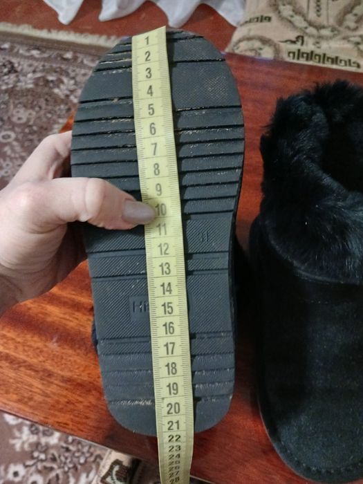 Уги натуральний замш на дівчинку розмір  31