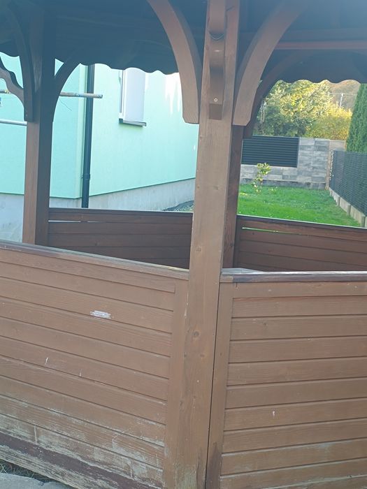 Altana ogrodowa sześciokątna.