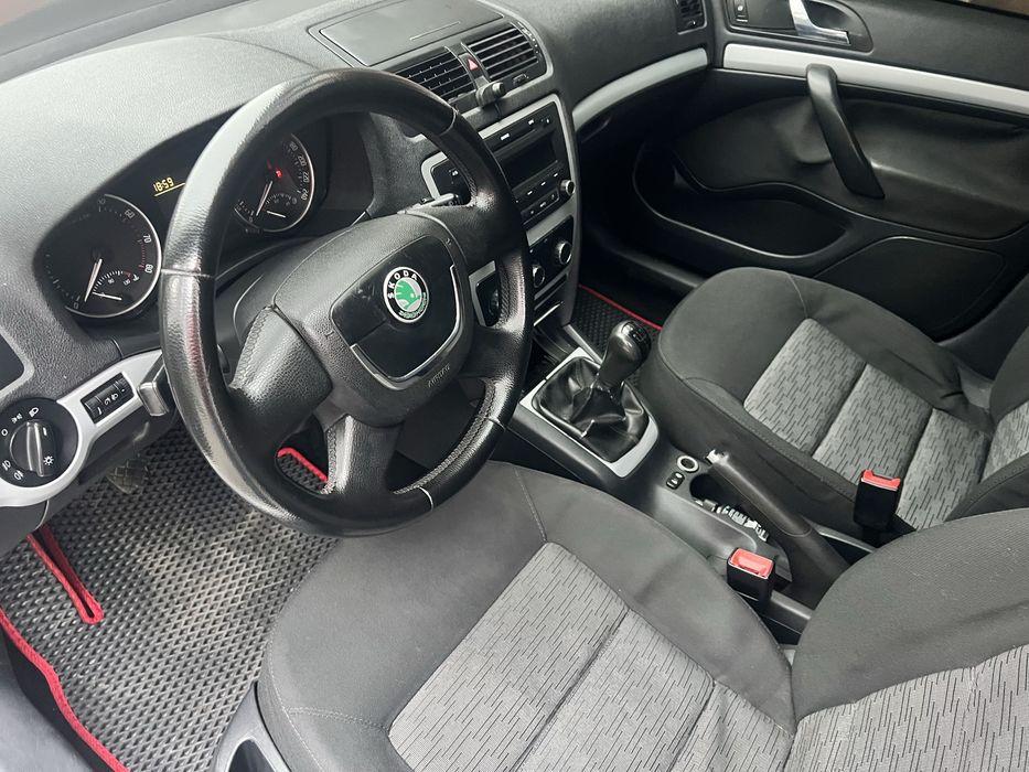 Продам  Skoda Octavia A5 MPI 1.6