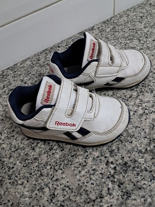 4€ cada  sapatilha criança tamanhos 22 e 23