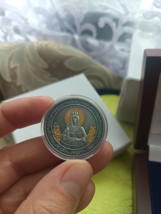 Срібна монета небесні покровителі