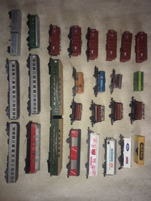 Kolejka elektryczna skala N Lokomotywa wagony tory zwrotnice łuki pros