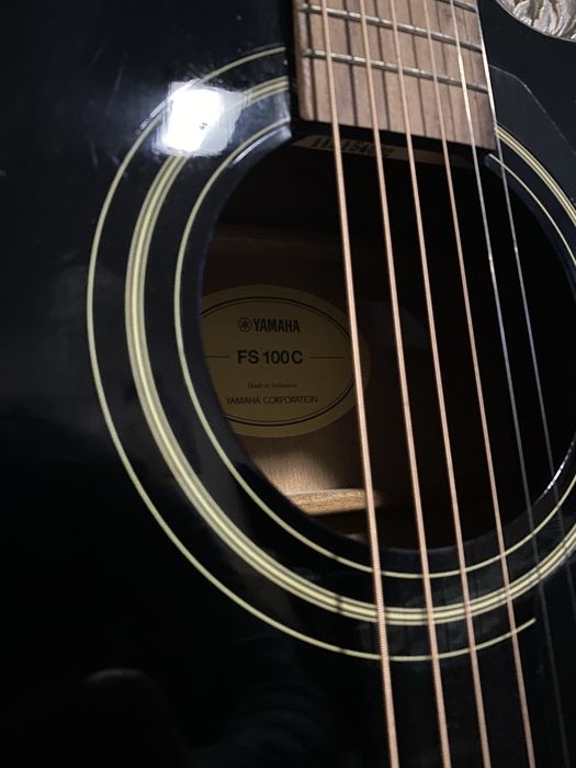 Акустична гітара Yamaha FS100C